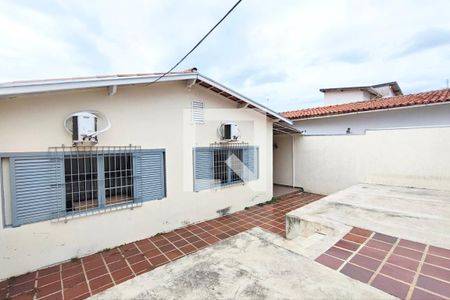 Casa à venda com 300m², 3 quartos e 3 vagas Casa à venda com 300m², 3 quartos e 3 vagasQuintal fundos