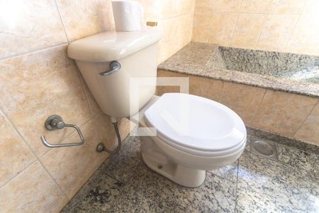 Casa à venda com 229m², 3 quartos e 3 vagas Casa à venda com 229m², 3 quartos e 3 vagasBanheiro social