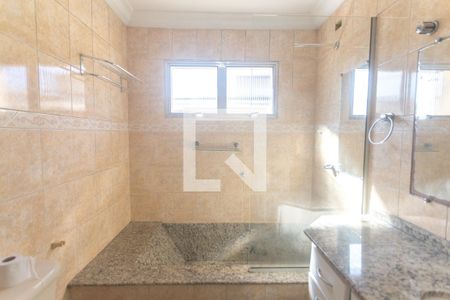 Casa à venda com 229m², 3 quartos e 3 vagas Casa à venda com 229m², 3 quartos e 3 vagasBanheiro social