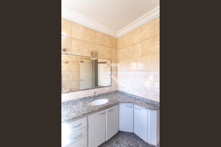 Casa à venda com 229m², 3 quartos e 3 vagas Casa à venda com 229m², 3 quartos e 3 vagasBanheiro social