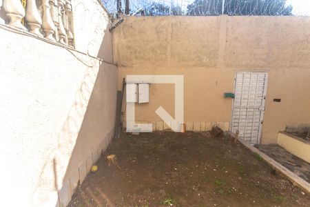 Casa à venda com 229m², 3 quartos e 3 vagas Casa à venda com 229m², 3 quartos e 3 vagasQuintal