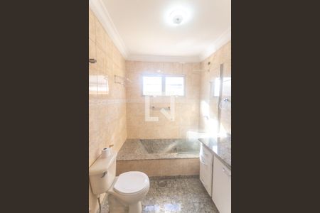 Casa à venda com 229m², 3 quartos e 3 vagas Casa à venda com 229m², 3 quartos e 3 vagasBanheiro social