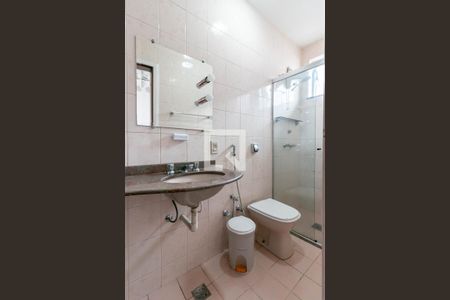 Casa à venda com 380m², 6 quartos e 4 vagasBanheiro da Suíte 2