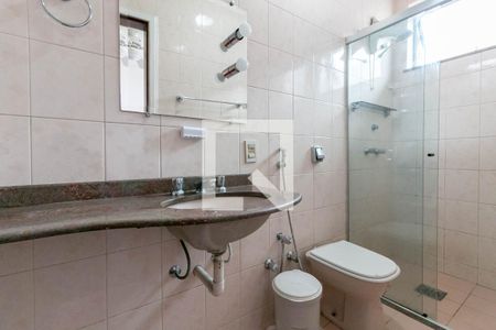 Casa à venda com 380m², 6 quartos e 4 vagasBanheiro da Suíte 2