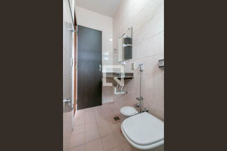 Casa à venda com 380m², 6 quartos e 4 vagasBanheiro da Suíte 2