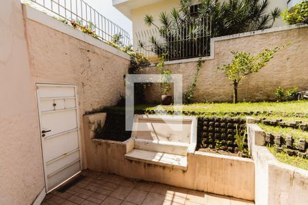 Casa à venda com 634m², 4 quartos e 4 vagasQuintal 2