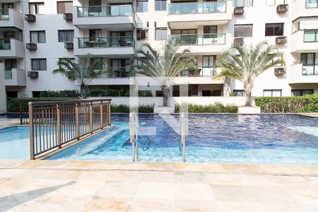 Apartamento à venda com 156m², 3 quartos e 2 vagas Apartamento à venda com 156m², 3 quartos e 2 vagasÁrea comum - piscina