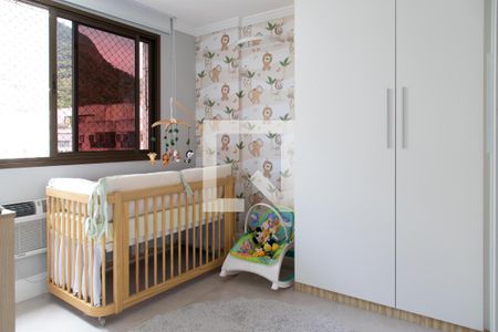 Apartamento à venda com 156m², 3 quartos e 2 vagas Apartamento à venda com 156m², 3 quartos e 2 vagasSuíte