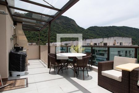 Apartamento à venda com 156m², 3 quartos e 2 vagas Apartamento à venda com 156m², 3 quartos e 2 vagasTerraço