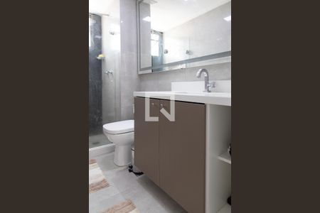 Apartamento à venda com 156m², 3 quartos e 2 vagas Apartamento à venda com 156m², 3 quartos e 2 vagasBanheiro social 2