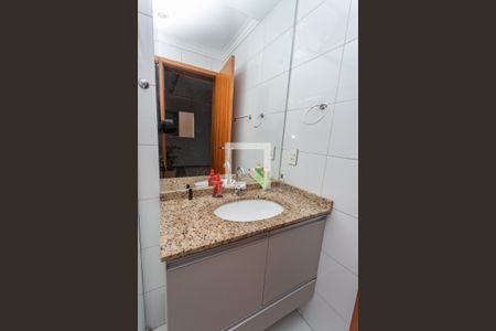 Apartamento à venda com 66m², 2 quartos e 1 vagaBanheiro social 