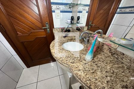 Casa à venda com 400m², 3 quartos e 2 vagasBanheiro social
