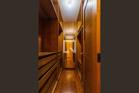 Apartamento à venda com 230m², 5 quartos e 3 vagasCloset da suíte 1