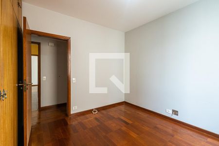 Apartamento à venda com 230m², 5 quartos e 3 vagasQuarto 2