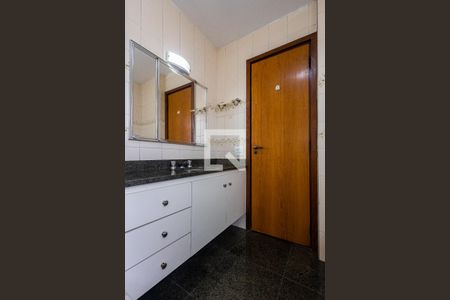 Apartamento à venda com 230m², 5 quartos e 3 vagasBanheiro da Suíte 1