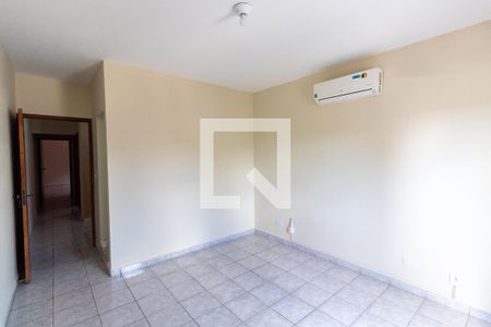 Casa à venda com 170m², 3 quartos e 4 vagasQuarto Suíte