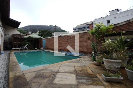 Casa à venda com 548m², 8 quartos e 2 vagasPiscina