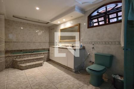 Casa à venda com 548m², 8 quartos e 2 vagasBanheiro da Suíte 4