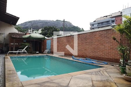 Casa à venda com 548m², 8 quartos e 2 vagasPiscina