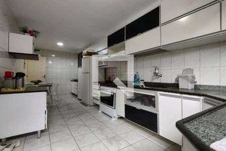 Casa à venda com 548m², 8 quartos e 2 vagasCozinha - Armários