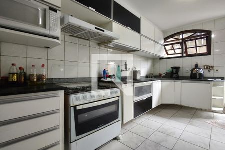 Casa à venda com 548m², 8 quartos e 2 vagasCozinha - Armários