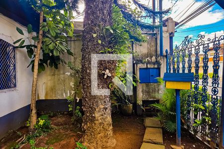 Casa à venda com 360m², 2 quartos e 6 vagas Casa à venda com 360m², 2 quartos e 6 vagasQuintal