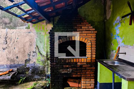 Casa à venda com 360m², 2 quartos e 6 vagas Casa à venda com 360m², 2 quartos e 6 vagasChurrasqueira