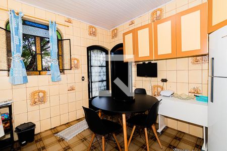 Casa à venda com 360m², 2 quartos e 6 vagas Casa à venda com 360m², 2 quartos e 6 vagasCozinha