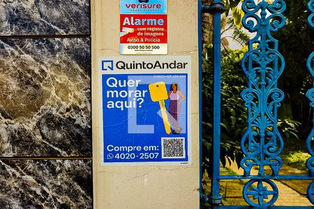 Casa à venda com 360m², 2 quartos e 6 vagas Casa à venda com 360m², 2 quartos e 6 vagasFachada com Plaquinha