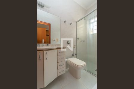 Casa à venda com 330m², 4 quartos e 4 vagas Casa à venda com 330m², 4 quartos e 4 vagasBanheiro da Suíte 3