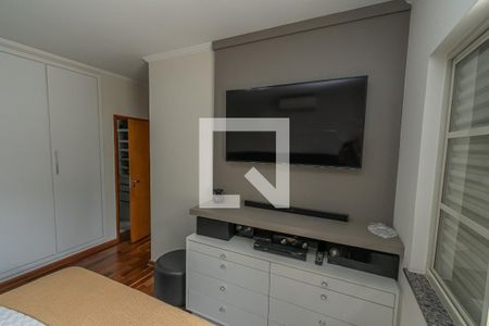 Casa à venda com 330m², 4 quartos e 4 vagas Casa à venda com 330m², 4 quartos e 4 vagasSuite 1