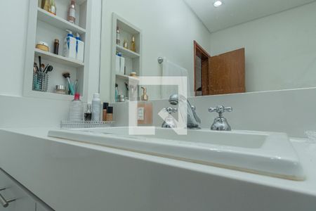 Casa à venda com 330m², 4 quartos e 4 vagas Casa à venda com 330m², 4 quartos e 4 vagasDetalhe Banheiro da Suíte 1