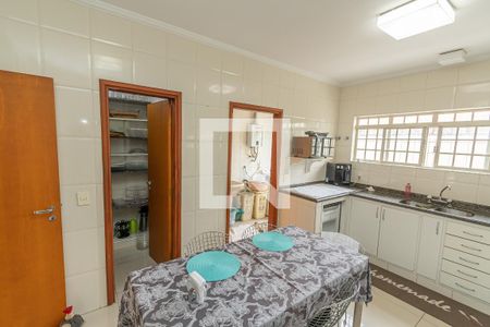 Casa à venda com 330m², 4 quartos e 4 vagas Casa à venda com 330m², 4 quartos e 4 vagasCozinha