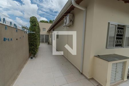 Casa à venda com 330m², 4 quartos e 4 vagas Casa à venda com 330m², 4 quartos e 4 vagasQuintal