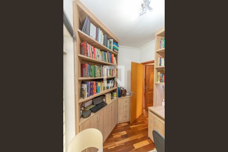 Casa à venda com 330m², 4 quartos e 4 vagas Casa à venda com 330m², 4 quartos e 4 vagasEscritório