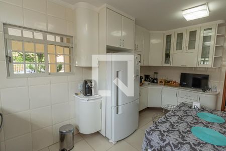 Casa à venda com 330m², 4 quartos e 4 vagas Casa à venda com 330m², 4 quartos e 4 vagasCozinha