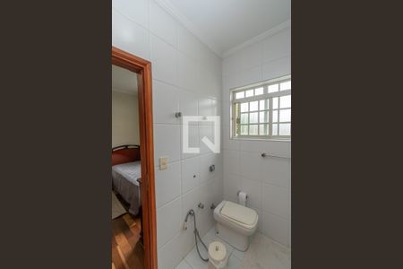 Casa à venda com 330m², 4 quartos e 4 vagas Casa à venda com 330m², 4 quartos e 4 vagasBanheiro da Suíte 2