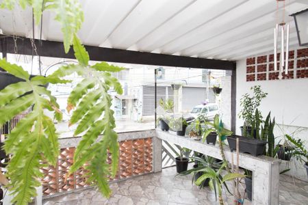 Casa à venda com 125m², 1 quarto e 2 vagas Casa à venda com 125m², 1 quarto e 2 vagasVaranda Casa 1