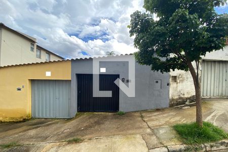 Casa à venda com 118m², 2 quartos e 2 vagasFachada
