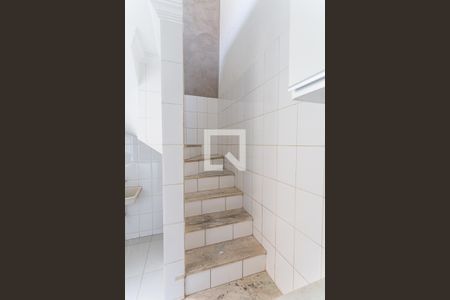 Apartamento à venda com 105m², 2 quartos e 1 vaga Apartamento à venda com 105m², 2 quartos e 1 vagaEscada de Acesso a Cobertura com Churrasqueira