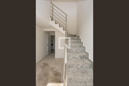 Apartamento à venda com 137m², 3 quartos e 2 vagas Apartamento à venda com 137m², 3 quartos e 2 vagasEscada