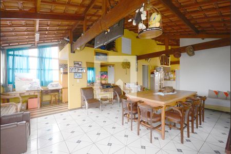 Casa à venda com 352m², 6 quartos e 2 vagas Casa à venda com 352m², 6 quartos e 2 vagasEspaço Gourmet