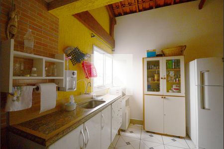 Casa à venda com 352m², 6 quartos e 2 vagas Casa à venda com 352m², 6 quartos e 2 vagasCozinha 3