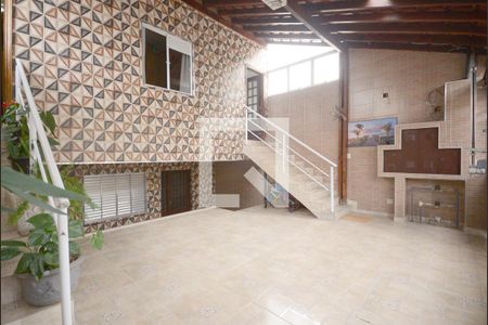 Casa à venda com 352m², 6 quartos e 2 vagas Casa à venda com 352m², 6 quartos e 2 vagasGaragem