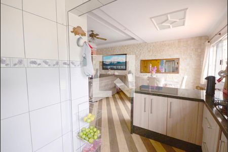 Casa à venda com 352m², 6 quartos e 2 vagas Casa à venda com 352m², 6 quartos e 2 vagasCozinha 2