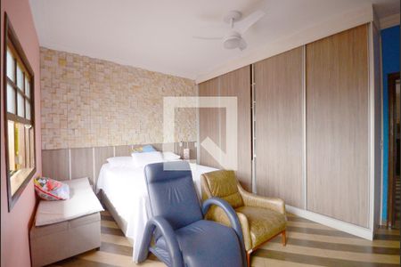 Casa à venda com 352m², 6 quartos e 2 vagas Casa à venda com 352m², 6 quartos e 2 vagasQuarto 3 - Suite