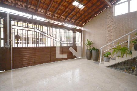 Casa à venda com 352m², 6 quartos e 2 vagas Casa à venda com 352m², 6 quartos e 2 vagasGaragem