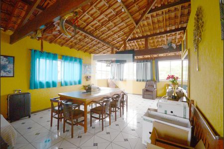 Casa à venda com 352m², 6 quartos e 2 vagas Casa à venda com 352m², 6 quartos e 2 vagasEspaço Gourmet