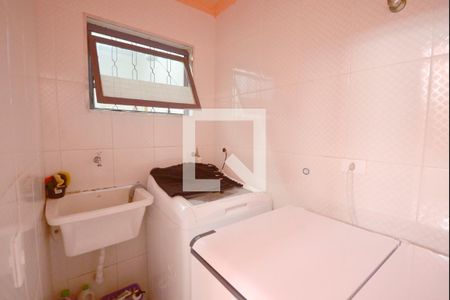 Casa à venda com 352m², 6 quartos e 2 vagas Casa à venda com 352m², 6 quartos e 2 vagasÁrea de Serviço 1