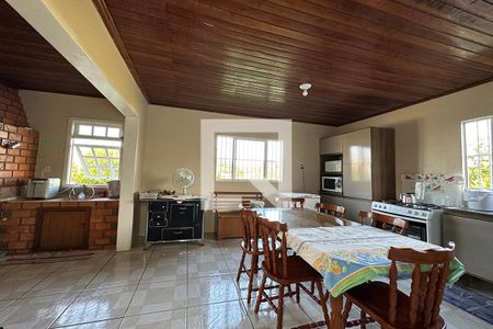 Casa à venda com 243m², 5 quartos e 2 vagasCozinha